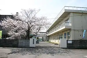 千代小学校正門