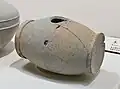 樽形𤭯南郷遺跡群（奈良県御所市）出土。奈良県立橿原考古学研究所附属博物館展示。