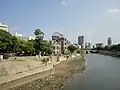 手前の土手に広島支部があった。
