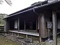 古市家住宅。坂井地区のT字交差点近辺に位置。隣に公園と駐車場も完備。