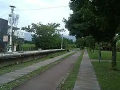 旧駅構内は自転車道になっている