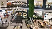 吹き抜けの形状・サイズが各階で異なることが見て取れる