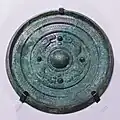三角縁龍虎鏡大阪府和泉市和泉黄金塚古墳出土、東京国立博物館蔵（重要文化財）。