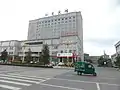 和龍賓館は市政府の反対側にある