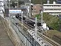 藤沢方の高台からホームを俯瞰する（2004年11月）