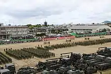 遠方に善通寺五重塔を望む