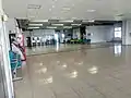 嘉北駅コンコース