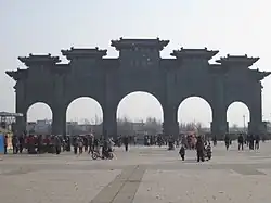 蔡明園の牌坊