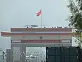 国門の上にはお土産屋もある