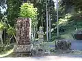 堀藤次親家供養塔＋碑文（定林寺本堂へ階段上り左側）