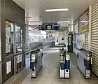 西口改札口(2023年4月)