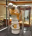 翼を広げた鳥形埴輪和歌山県立紀伊風土記の丘展示。