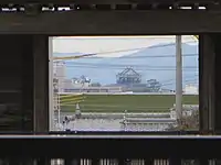 総門より岡崎城を望む