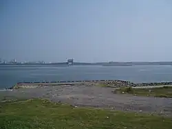 大淀川河口南岸より眺めた港東