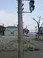 復線側電柱の状況（2017年4月）看板があったと思われる部分の色が違う