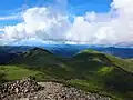 天塩岳から西天塩岳と丸山を眺める