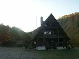 登山道入口にある天塩岳ヒュッテ