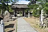公道から総門を見る（2014年6月撮影）