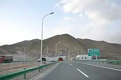 連霍高速道路・烏鞘嶺2号トンネルの南側入口