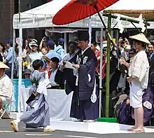 1500年(明応9年)侍所開闔 松田豊前守頼亮により始められた「くじ取り式」、「くじ改め」で奉行役を務める京都市長(2019年、後の祭り)