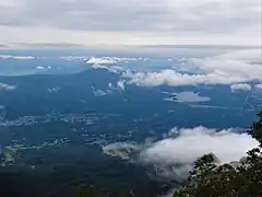 妙高山から見た斑尾山と野尻湖