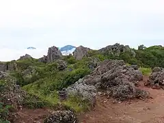 妙高山から見た焼山と火打山