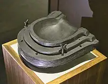 姉崎二子塚古墳 石枕・立花（重要文化財）千葉県市原市。國學院大學博物館展示。