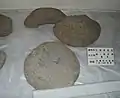 石製表飾品（蓋笠）氷川町文化センター展示。