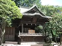 神楽殿祭事の神楽はこの舞台で行われる。