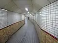 トンネルの内部。昼間時間帯はトンネル内に警備員が配置されている。