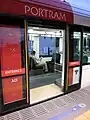 超低床電車の例（富山市ポートラム）
