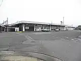 旧駅舎と駅前（2010年11月）