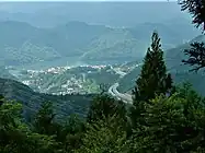 小仏峠付近から相模湖と中央自動車道