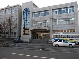 双葉高等学校正面（2007年3月）