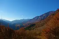 屋敷山直下から鳥甲山を望む