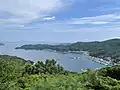 展示館の外から眺めた久良湾