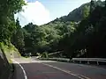 小菅村内の連続するヘアピンカーブ