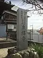 山門脇の石柱