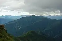 中ノ岳から見た荒沢岳