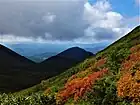 山頂直下から摩周湖(左奥)と屈斜路湖(右奥)