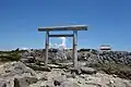 山頂直下の日枝神社
