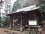 山頂直下の晃石神社