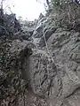 山頂直下は鎖場が続く