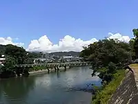 工兵橋。左が新こうへい橋より撮影、右が橋面。