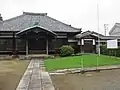 平福寺本堂（向って右説明板、左常陸大掾氏墓所、平国香開基）