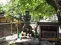 平経盛の墓（案内板手前20m）