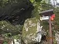 平経盛隠棲の洞窟（鳥取県八頭郡若桜町落折）