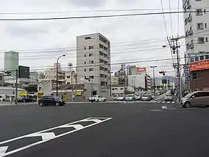 b.球場西側にある荒神陸橋も拡幅された。（2009年3月29日 撮影）
