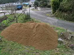 庭土に使われる予定のまさ土。
