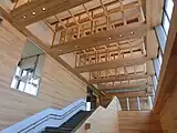 木を多用している駅舎天井